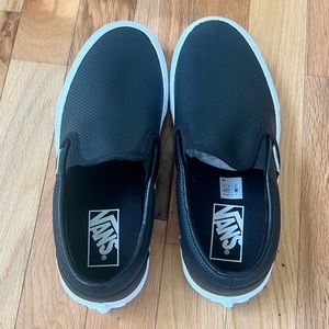 Brand new size 7 women’s black Vans.